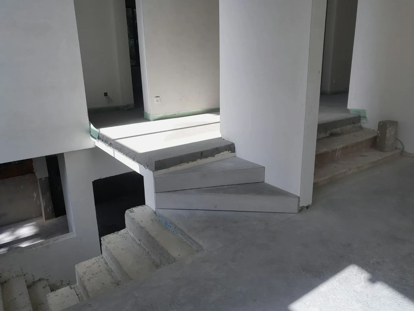 Gepolierde traptreden in beton in Genk