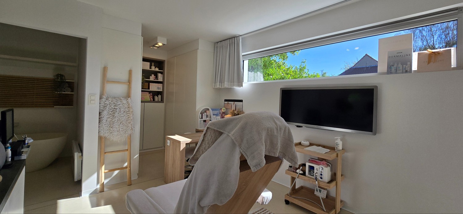 Praktijkruimte met raam — woning in Lummen
