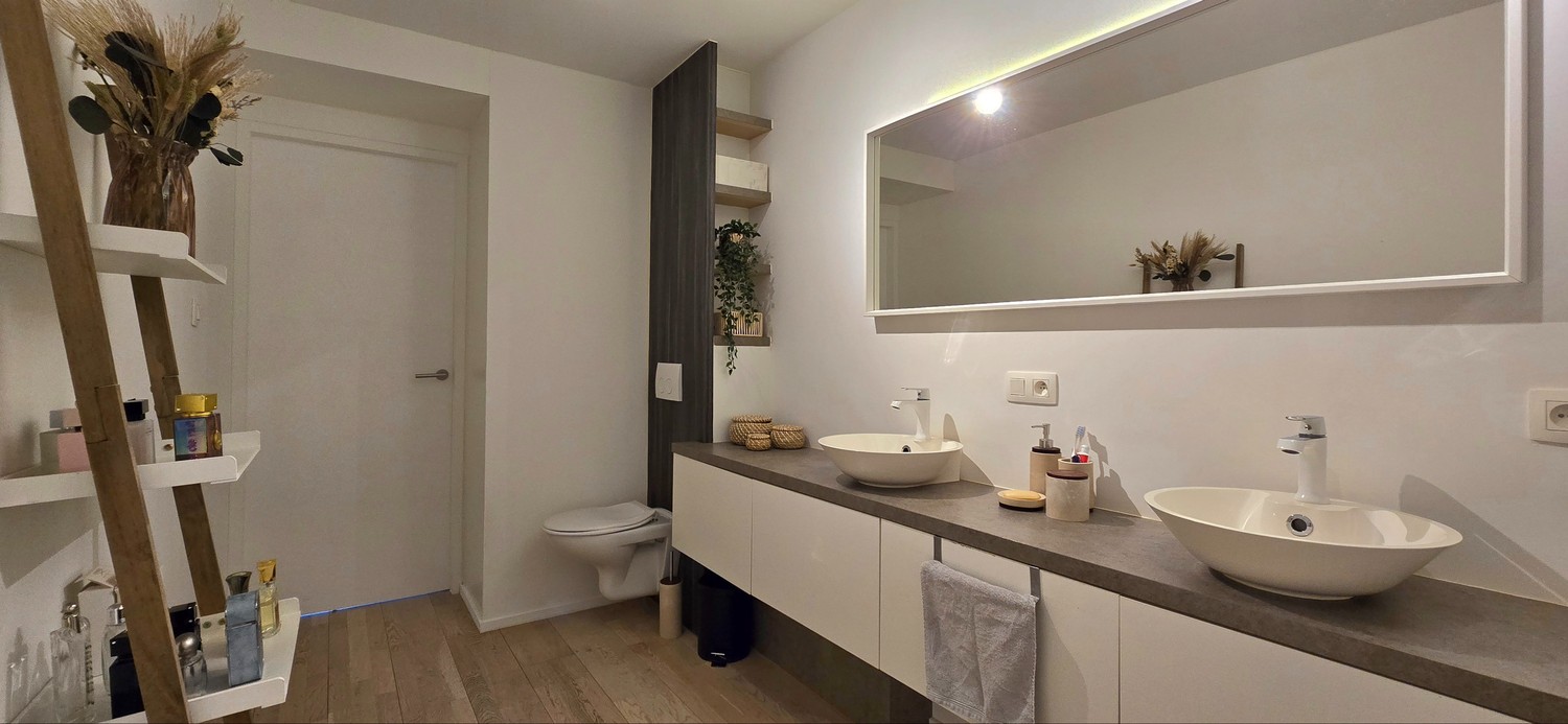 Dubbele wastafel — woning in Lummen