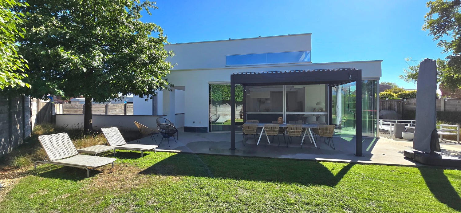 Achtergevel met pergola — woning in Lummen