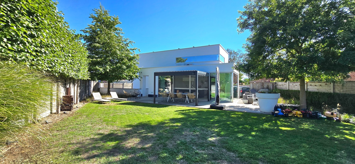 Woning gezien vanuit tuin — woning in Lummen