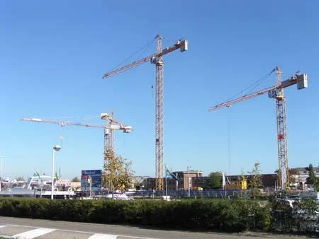 Bouwkranen tijdens de realisatie van De Kaai in Hasselt
