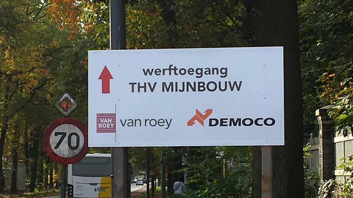 Bord werftoegang THV Mijnbouw op de mijnsite in Beringen