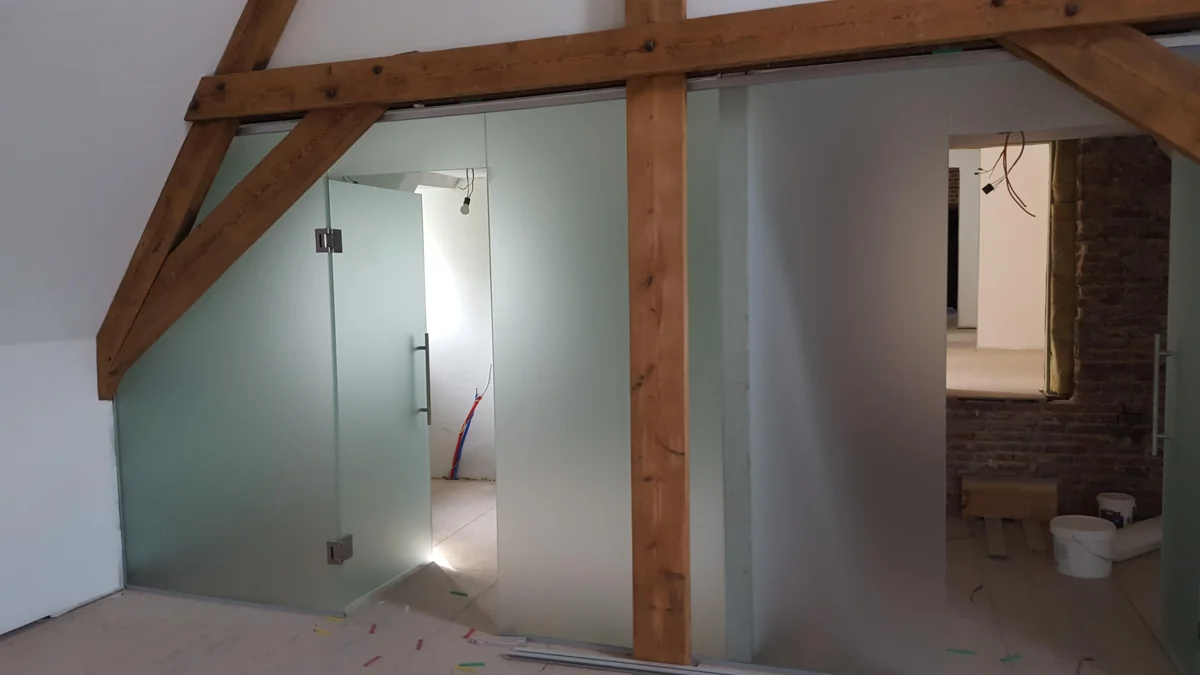 Houten gebinten en nieuwe binnenindeling op Kasteeldomein Gasterbos